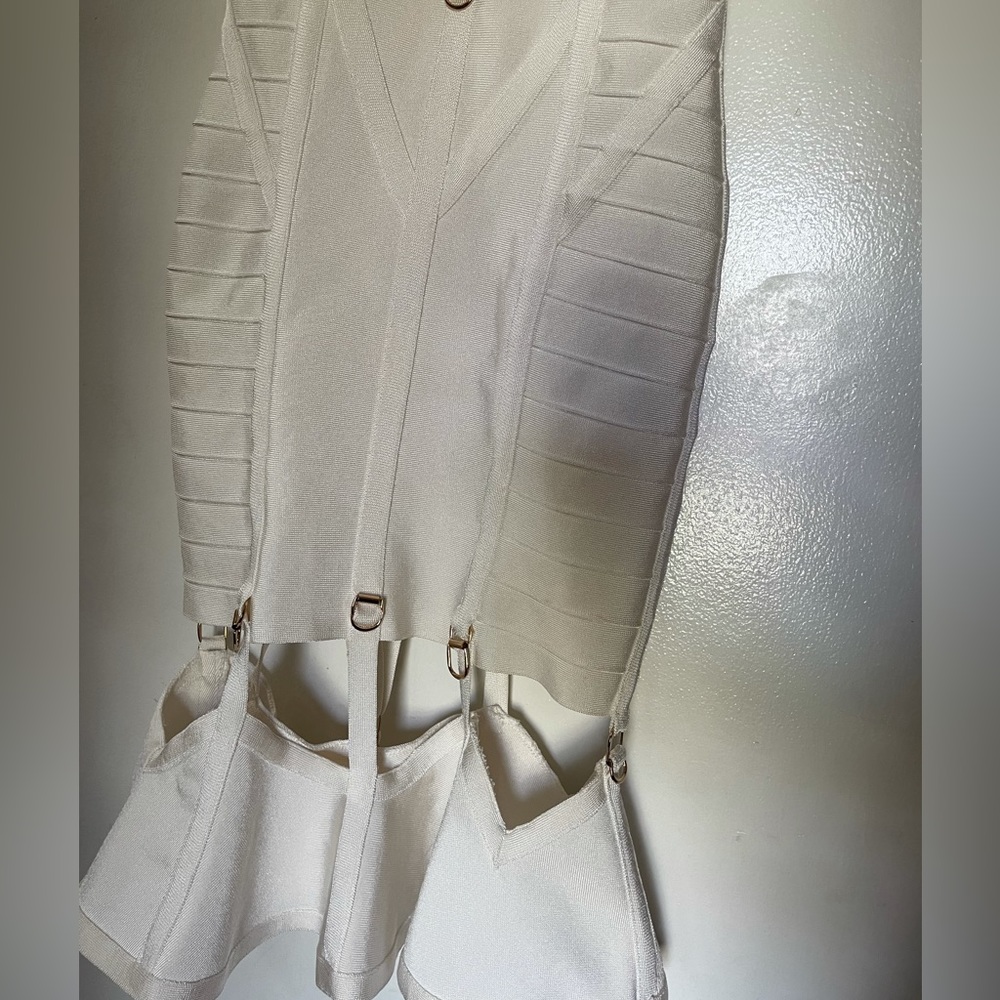 White bandage cut out dress with gold metal - Picture 9 of 10